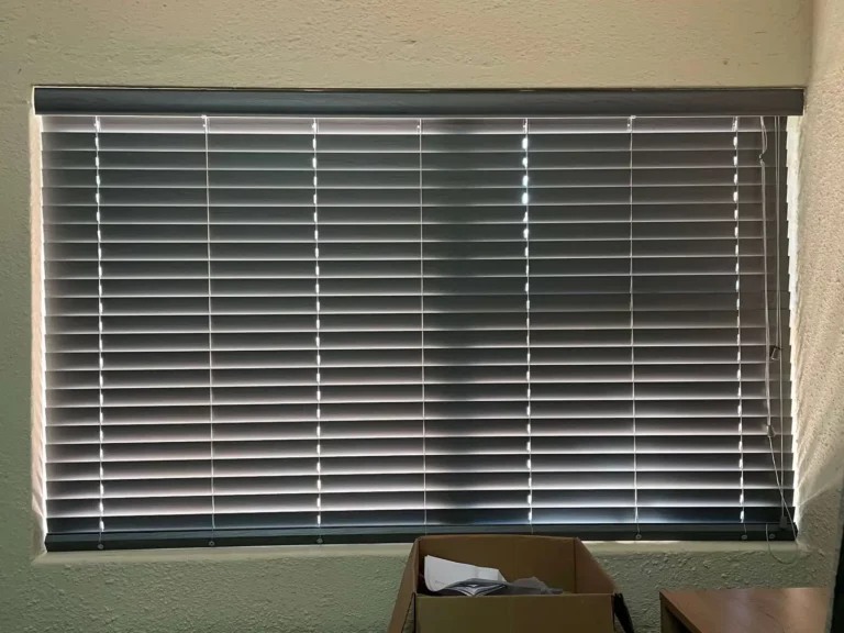 customer blinds installation - plaswood cloud - timeless - smooth finish