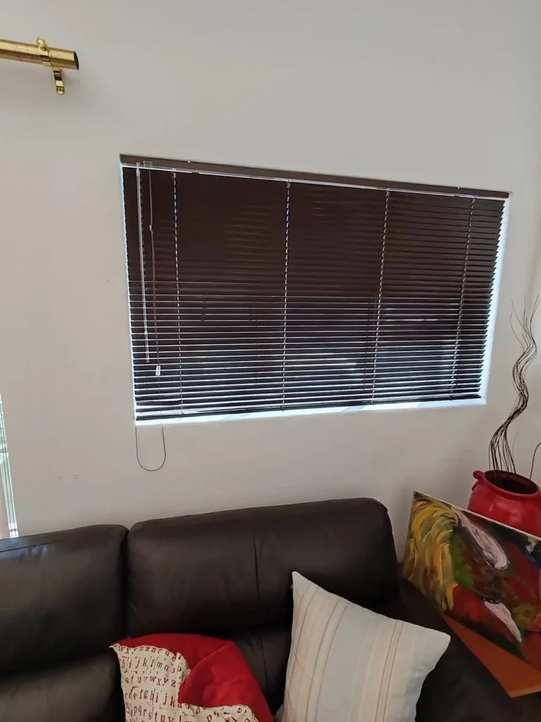 Vertical 90mm Blind Maggie in Lounge