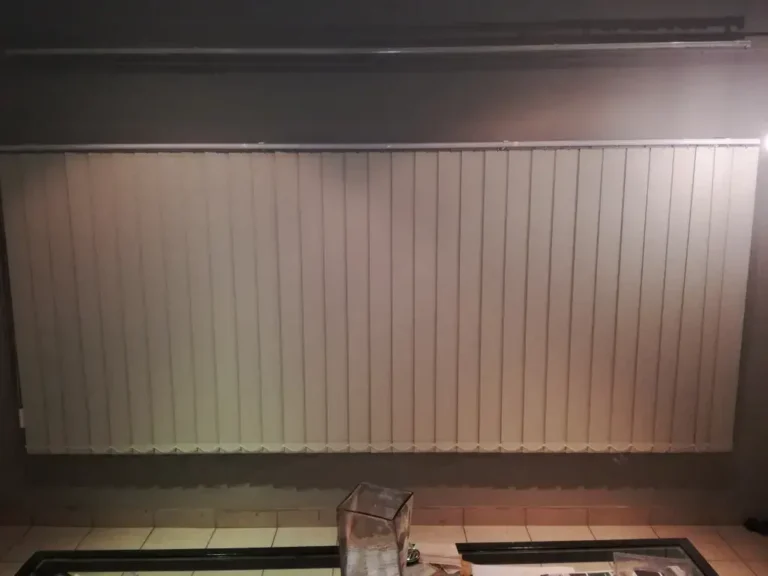 Vertical 127mm White Kitchen