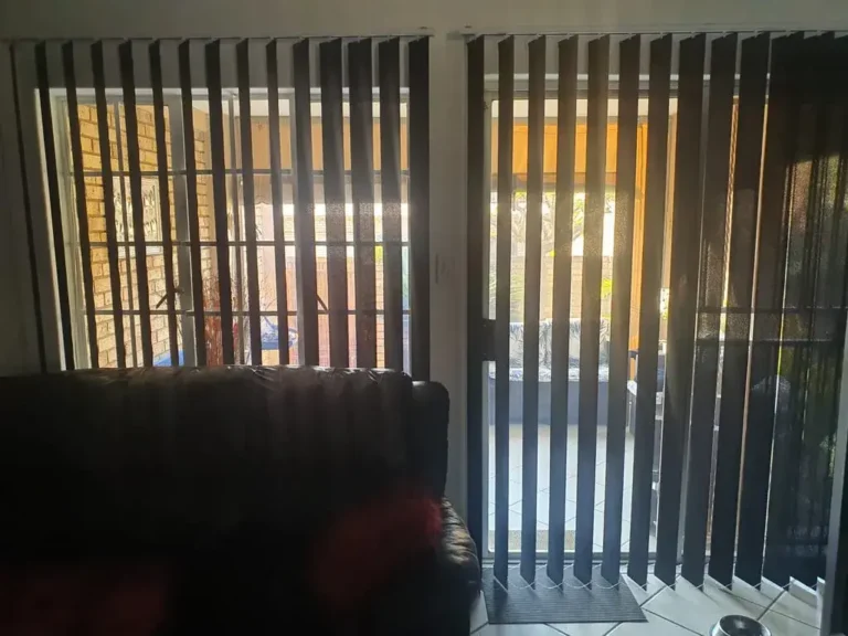 vertical 127mm black lounge